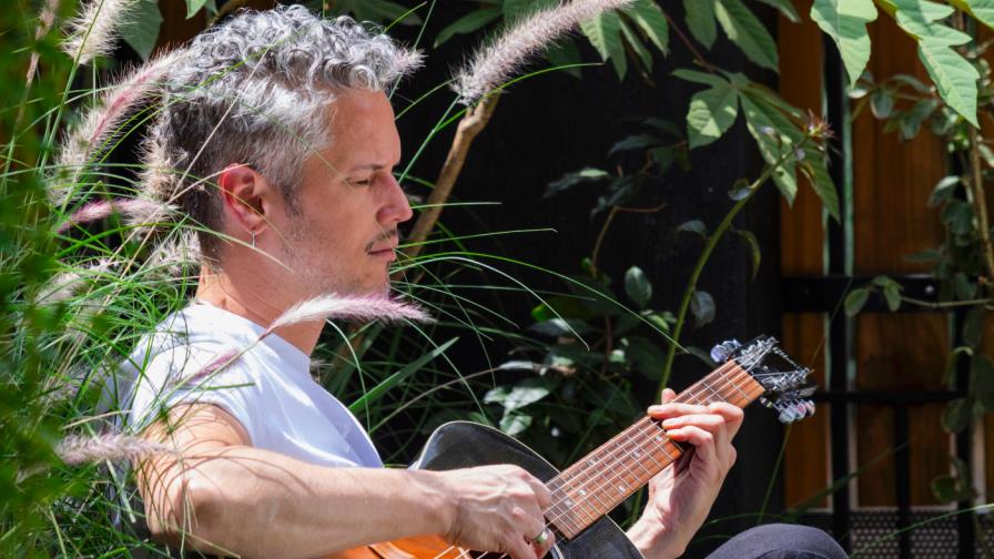 Vicente García: “La música siempre  me acompaña y me ayuda a entenderme”