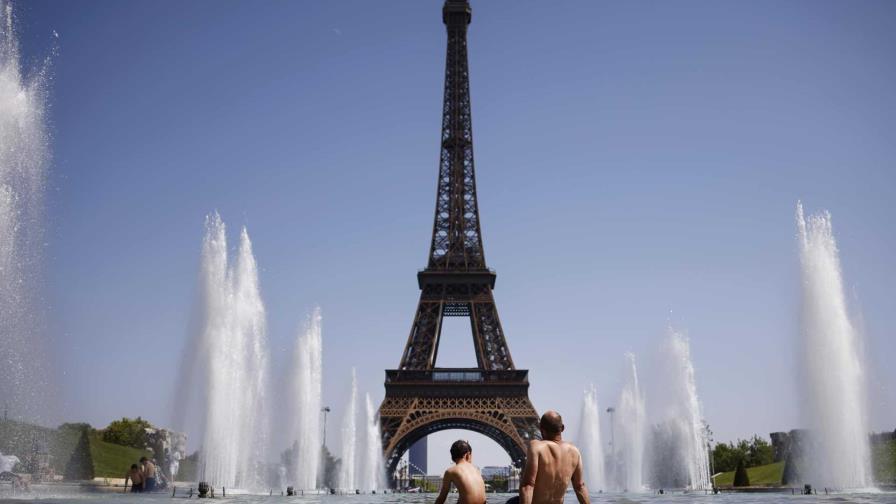 La Torre Eiffel y los principales museos de París adelantan su cierre por la ola de calor
