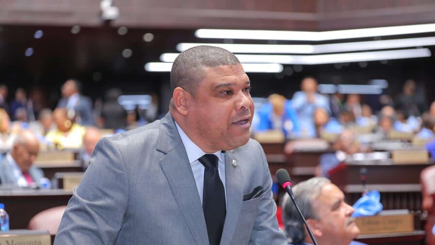 Diputado cuestiona cierre de 60 bibliotecas y pide priorizar inversión en cultura Diputado cuestiona cierre de 60 bibliotecas y pide priorizar inversión en cultura