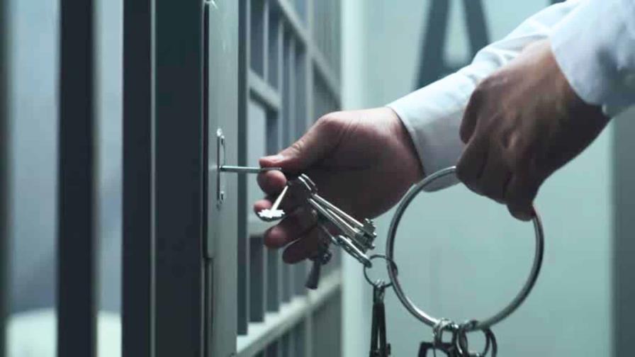 ¿Qué establece el nuevo Código Penal sobre las medidas sociojudiciales y la semilibertad?