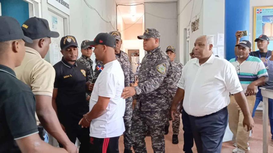 Se entrega joven vinculado a tiroteo en colmado de Sabana de la Mar que dejó un muerto
