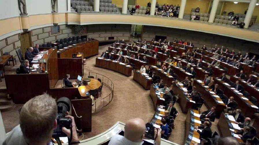 Un diputado finlandés de 30 años muere dentro del Parlamento