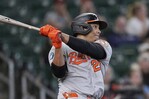 Samuel Basallo saca provecho al compartir con su padre; decide triunfo de Orioles