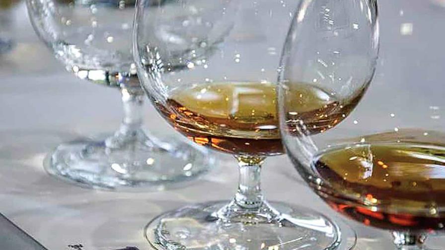 Importaciones de ron se disparan y consumo local continúa en retroceso