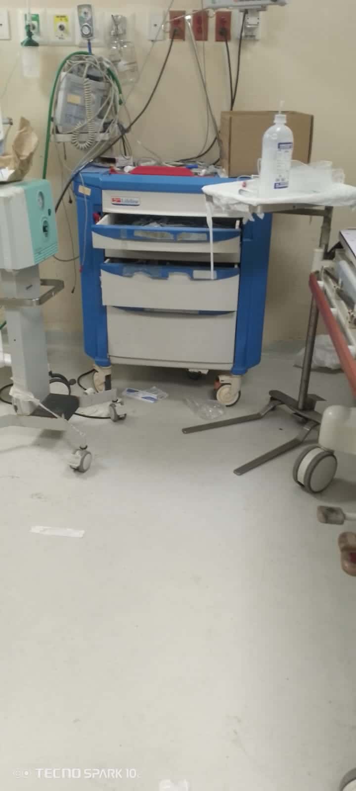 Desechos hospitalarios usados.