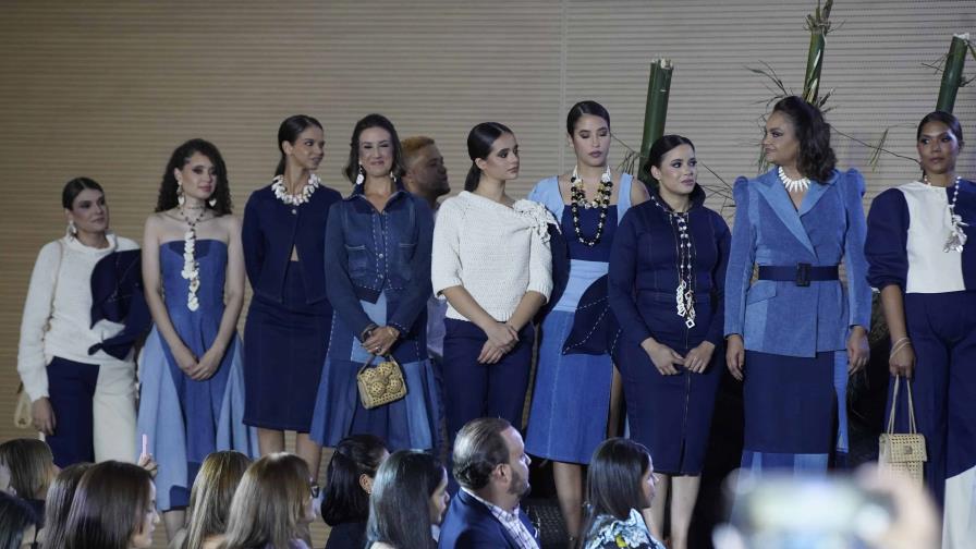 “Piel azul 2025”: Nina Vásquez reinventa el denim con una visión sostenible