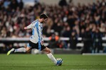Las lesiones sacuden al campeón defensor antes de su debut mundialista