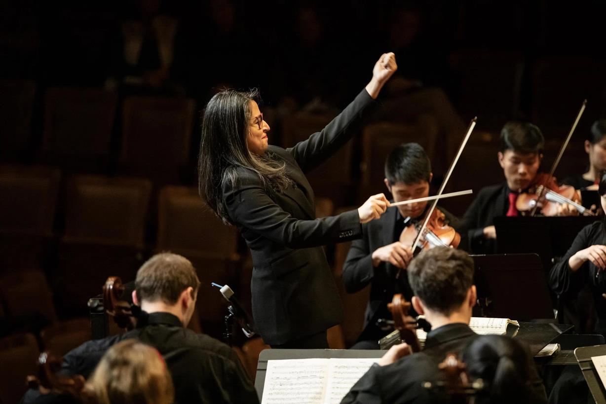 Gabriela Gómez: “Cada nota que diriges es una oportunidad para conectar con algo más grande” Gabriela Gómez: “Cada nota que diriges es una oportunidad para conectar con algo más grande”