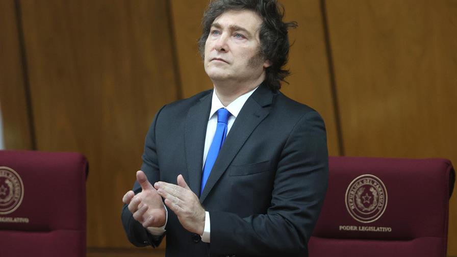 Argentina incentiva el retiro de 20,000 empleados públicos Argentina incentiva el retiro de 20,000 empleados públicos