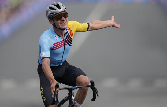 Coquard gana 8ª etapa de la Vuelta, Mas nuevo líder tras el abandono de Pogacar