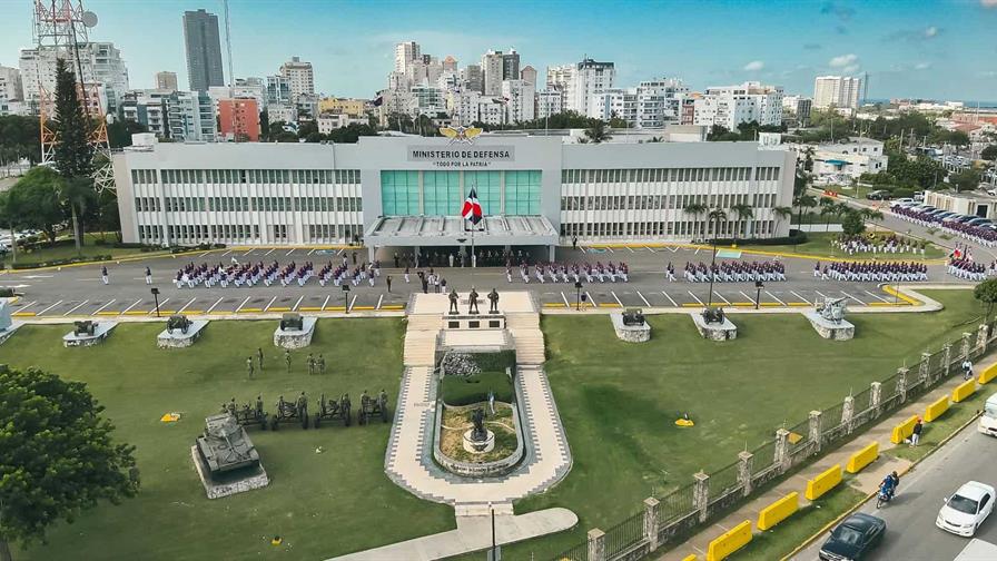 Lista de ascensos y retiros en las Fuerzas Armadas