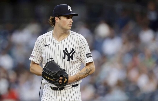 Cam Schlittler dominó a los Medias Rojas en el primer partido de la serie de comodín