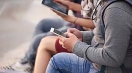 Nueva York prohíbe funciones perjudiciales en chatbots de IA dirigidos a menores