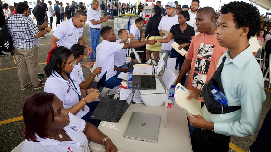 Ministerio de la Juventud convoca a feria de empleos para llenar 1,300 vacantes