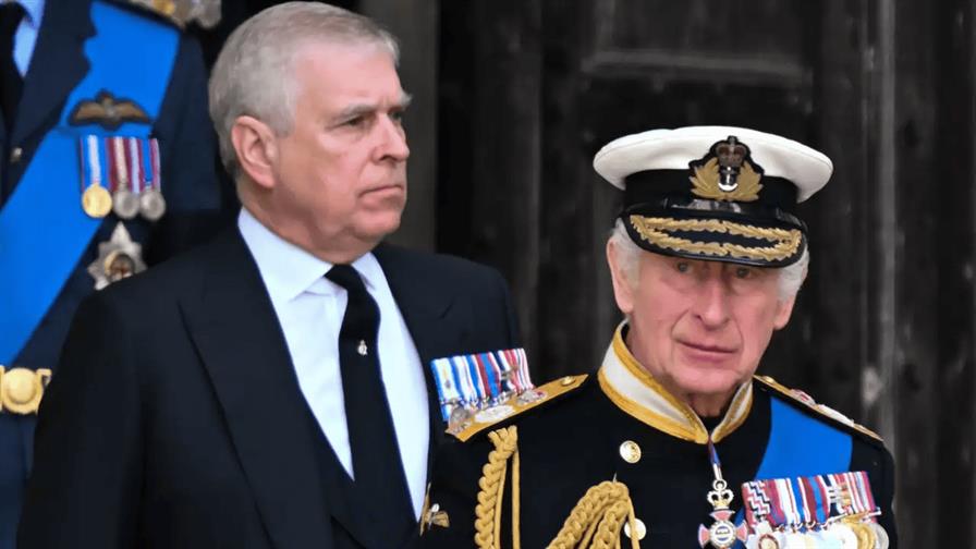 El rey Carlos III le quita el título de príncipe a su hermano Andrés