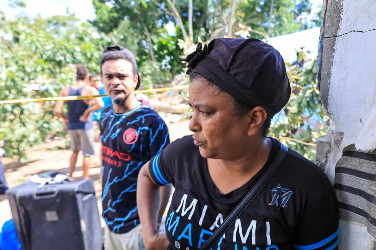 Brian Alexander y su pariente Olguita Pacheco, afectados por la situación. 