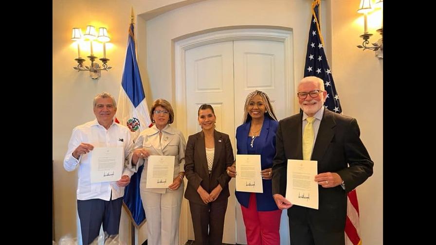 Leah Francis Campos se reunió con diversas organizaciones de la sociedad civil dominicana