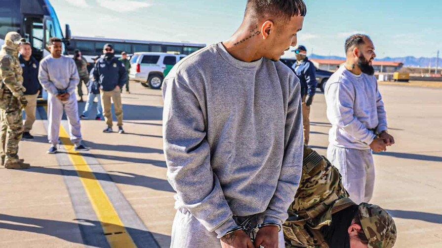 El Supremo de EE. UU. permite a Trump reactivar las deportaciones a terceros países