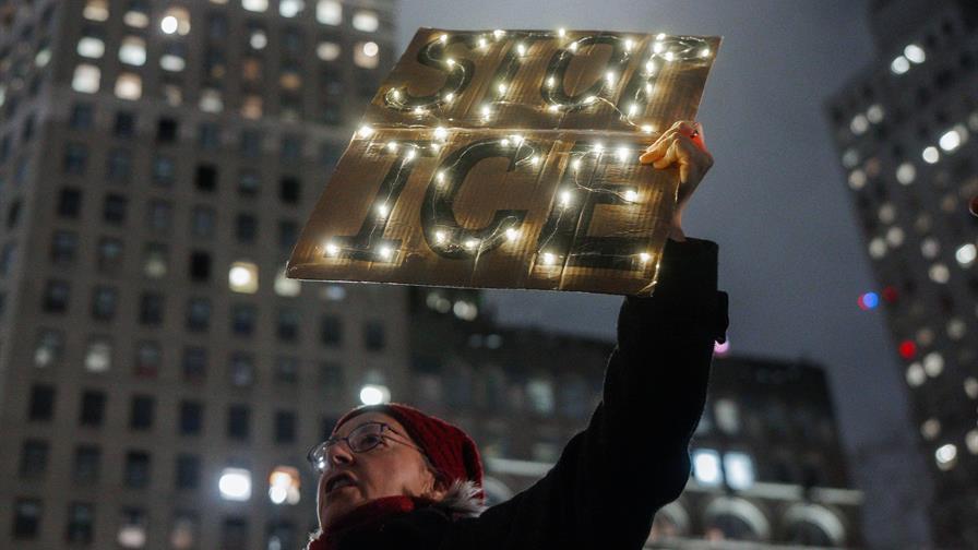Congresista Ocasio Cortez dice que operativos del ICE son por la vigilancia tras el 11S