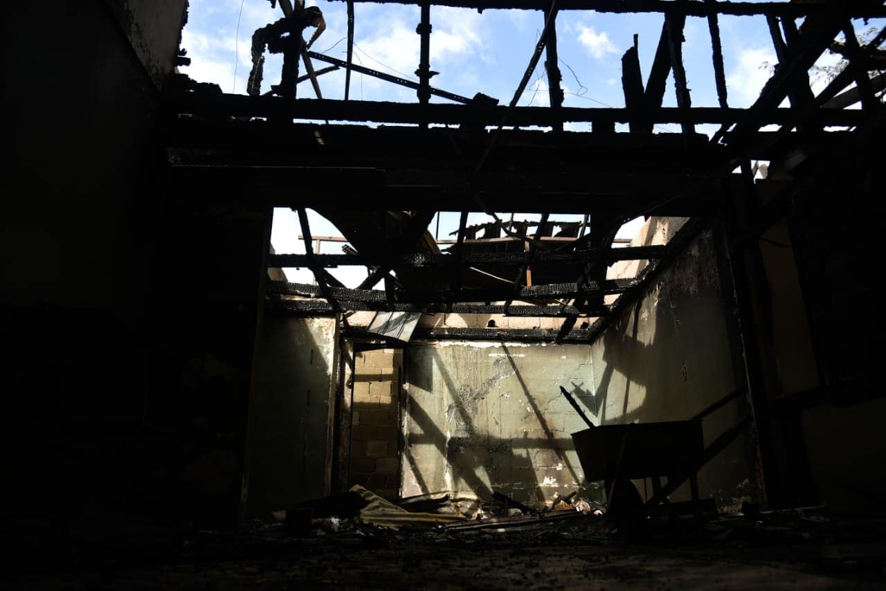 Así quedó uno de los locales comerciales en Bella Vista, tras el incendio.