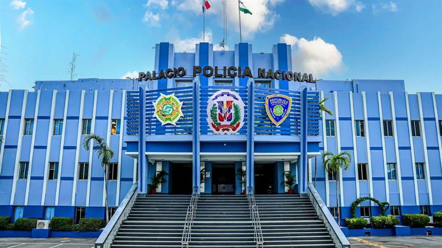 Abinader pone en retiro a cinco generales y asciende a seis a ese rango en la Policía