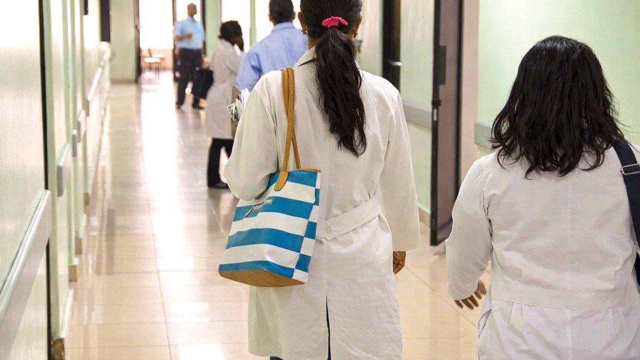 Cambio al Código Penal busca impedir que muertes de pacientes basten para sancionar médicos
