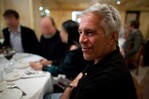 Mujeres que testificaron por caso Epstein en Francia afirman que periodista violó su privacidad