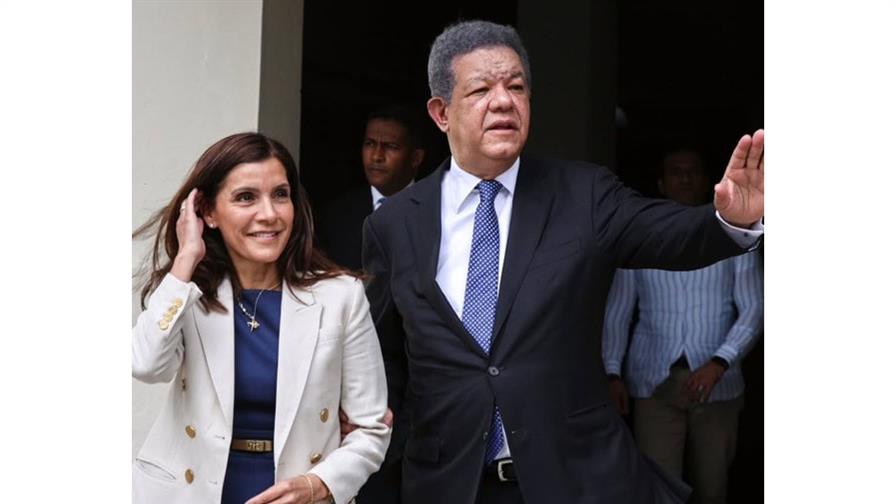 Leonel dice que habló de seguridad y democracia durante la visita que le hizo embajadora de EE. UU.