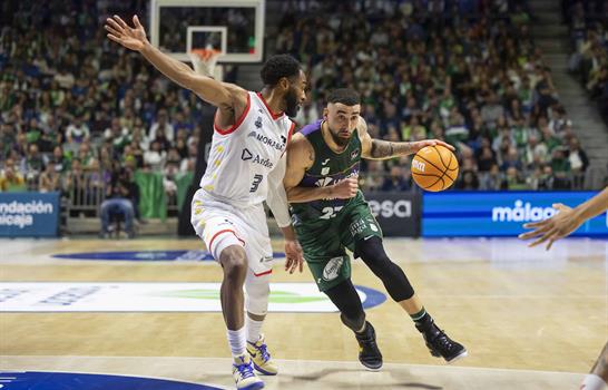 El Unicaja despierta a tiempo con Chris Duarte y Cobbs y apaga a un sólido MoraBanc