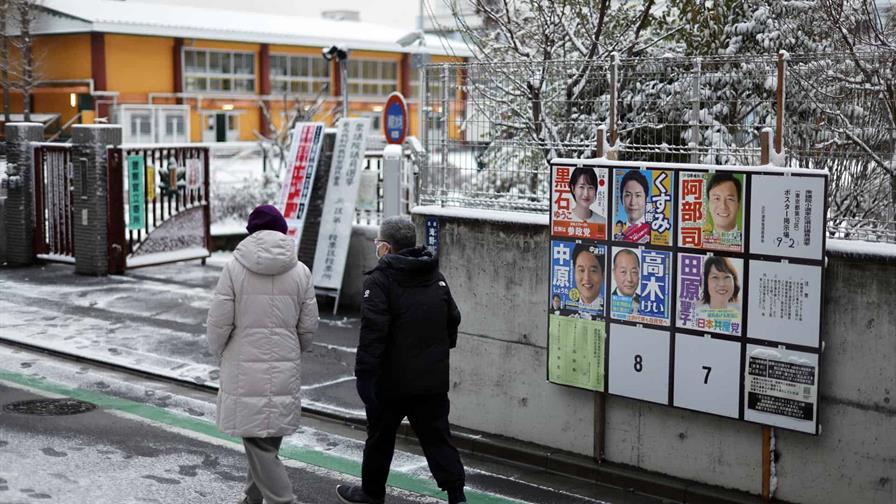 La nieve fuerza el cierre anticipado de algunos colegios electorales en generales en Japón
