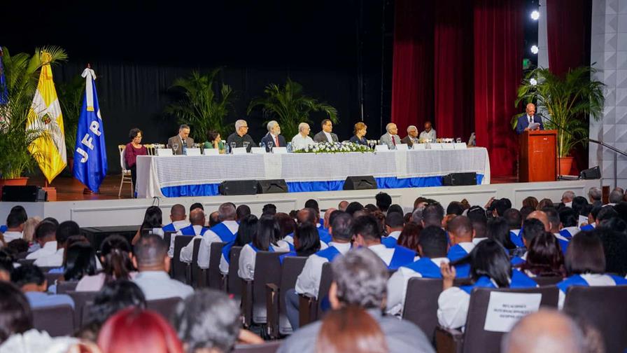 El Instituto José Francisco Peña Gómez gradúa 914 alumnos