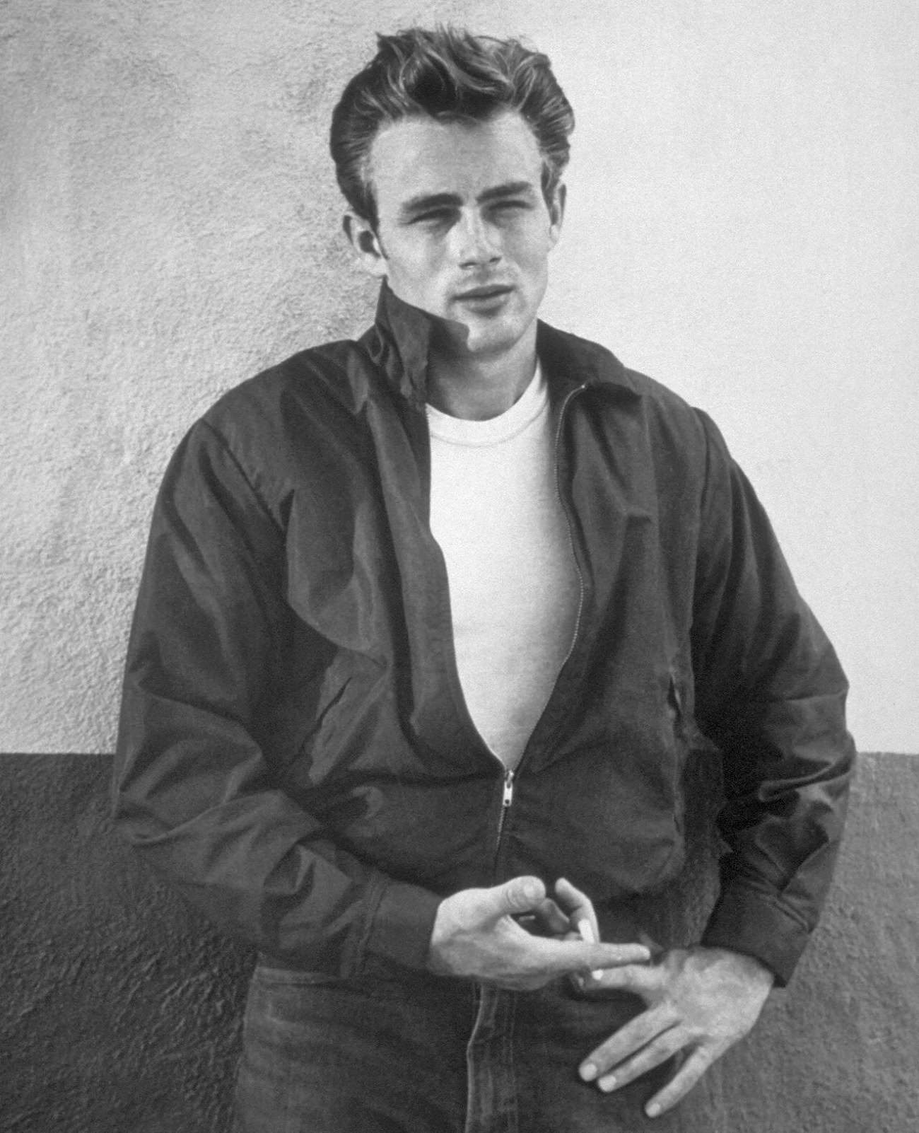 James Dean, fallecido a los 24 años, se consolidó como uno de los grandes mitos del cine del siglo XX.