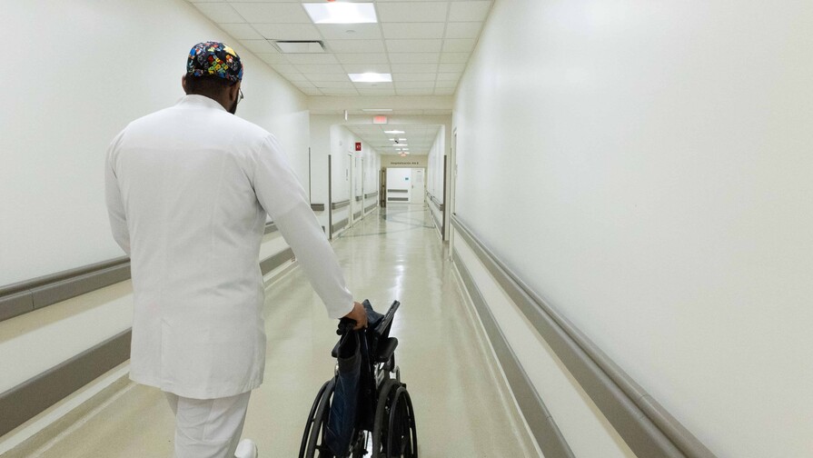 El Gobierno aumenta y concede pensiones a casi 800 servidores de salud en lo que va de año