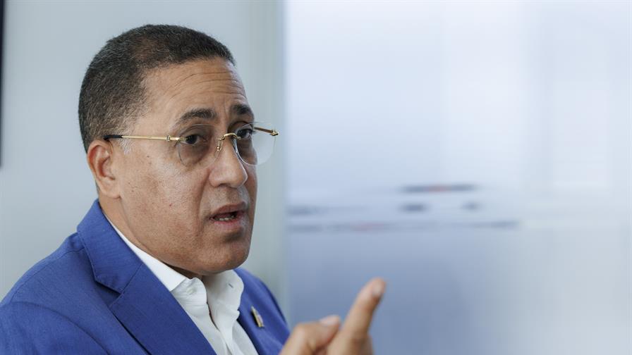 Garantiza que desde agosto próximo en RD no se impartirá docencia en espacios improvisados