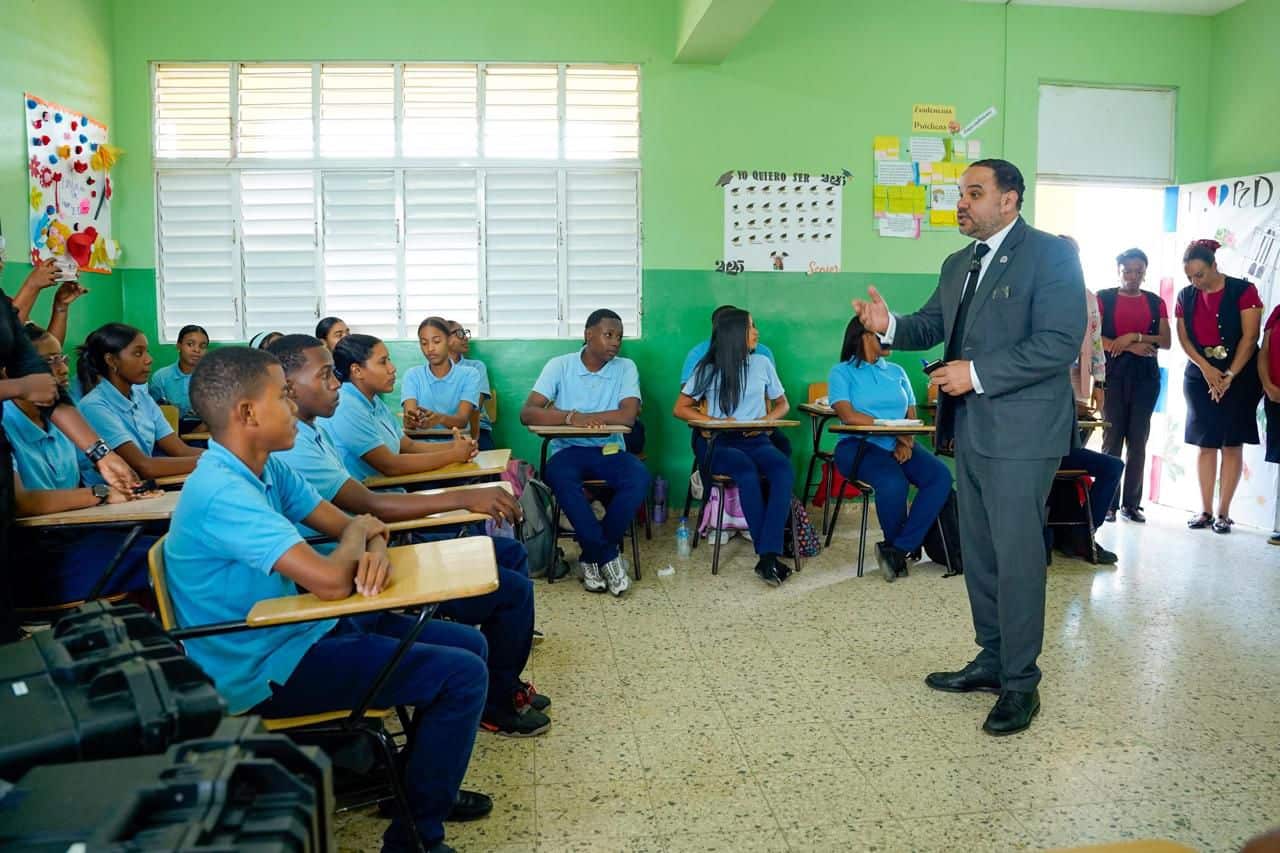Los estudiantes asumieron roles: jueces, partes, testigos, ciudadanía.