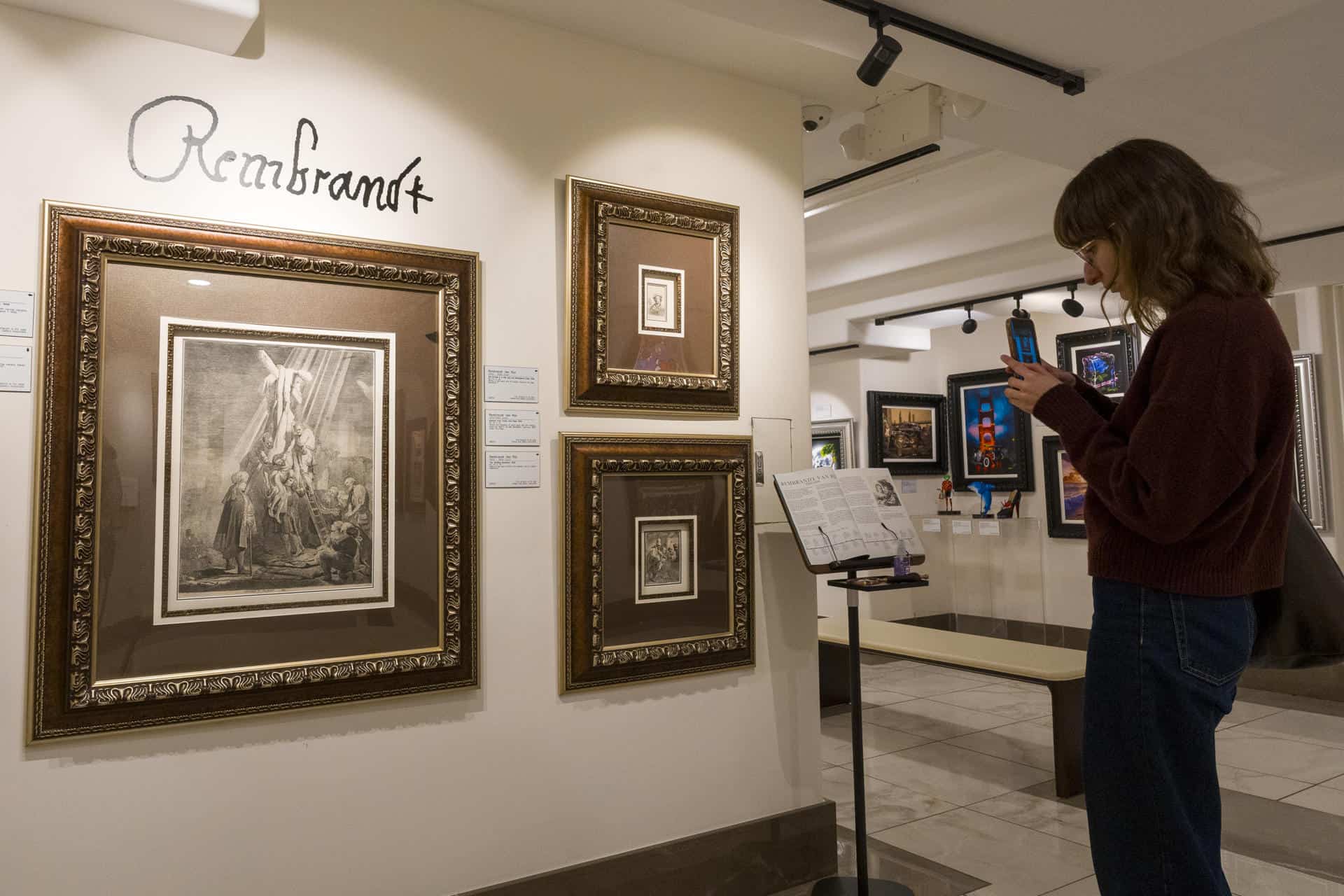 Piezas de Picasso, Miró, Goya y Dalí se presentan en una galería de Nueva York, donde el cubismo y el surrealismo españoles atraen a coleccionistas internacionales.