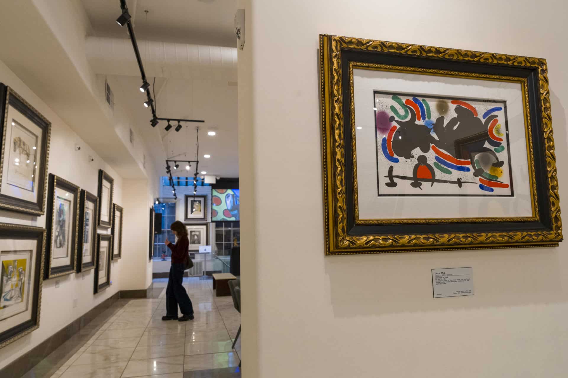 Grabados de Salvador Dalí inspirados en La Divina Comedia forman parte de la muestra en una galería del SoHo, que destaca la influencia del arte español en el mercado neoyorquino.