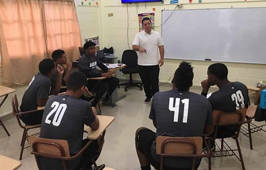 La MLB se toma muy en serio el pupitre