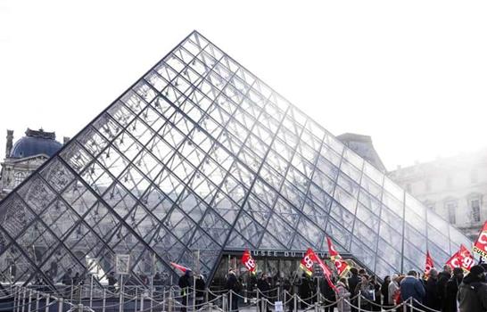 Museo del Louvre admite estar al límite y pide inversiones millonarias para evitar el deterioro