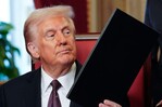 Trump firma orden que impone un arancel general del 10% tras revés del Supremo de EE. UU. Trump firma orden que impone un arancel general del 10% tras revés del Supremo de EE. UU.