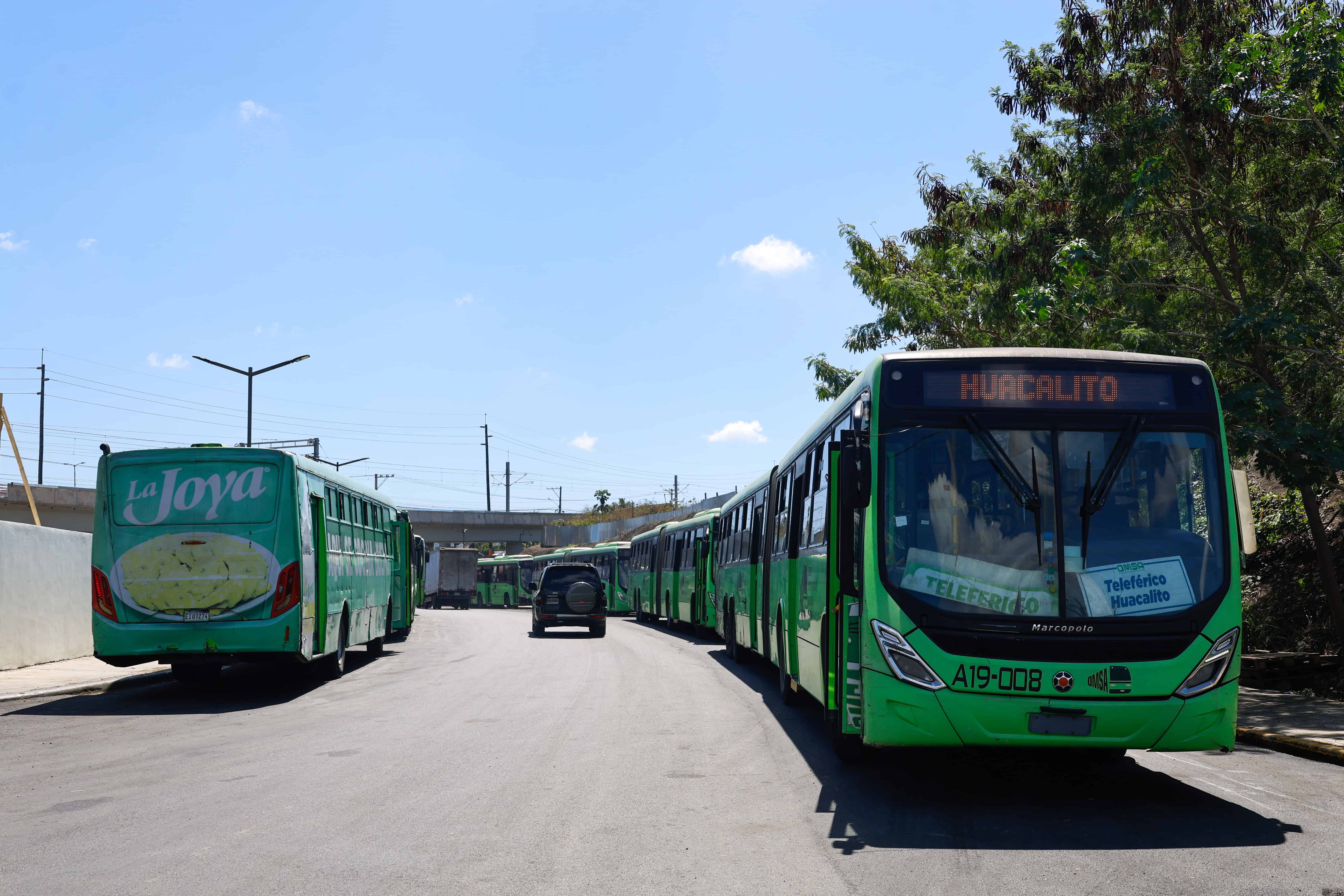 Autobuses de la Omsa ofrecen en la actualidad el servicio de transporte que luego desaparecerá cuando entre en funcionamiento total la línea 2-C.