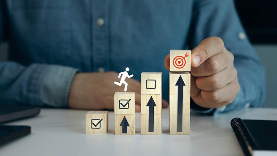 El trabajo: eslabón de una vida digna El trabajo: eslabón de una vida digna