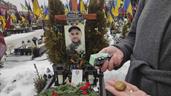 Familias ucranianas recuerdan a los soldados caídos tras cuatro años de invasión rusa