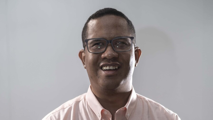 Belié Beltrán impulsa la Revista Minúscula y apuesta por la convergencia literaria