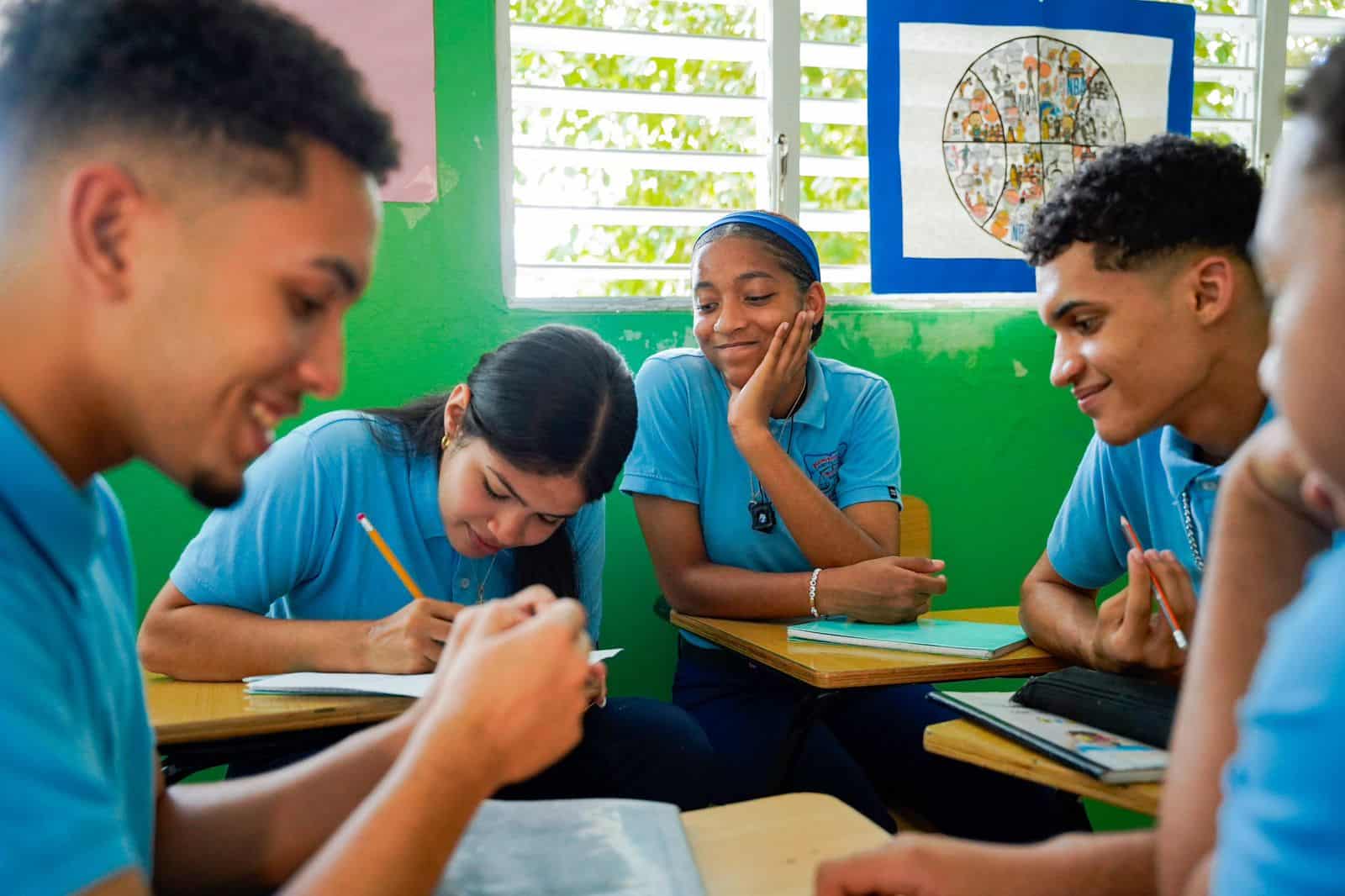 La discriminación por pobreza sigue marcando silenciosamente las jerarquías sociales.