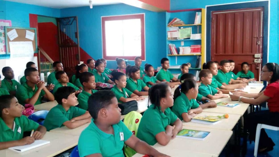 Cometas de Esperanzas: de la pobreza a la excelencia Cometas de Esperanzas: de la pobreza a la excelencia