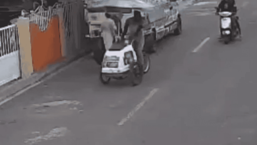 Indignación en La Romana: momento en que asaltan a un heladero en plena vía pública