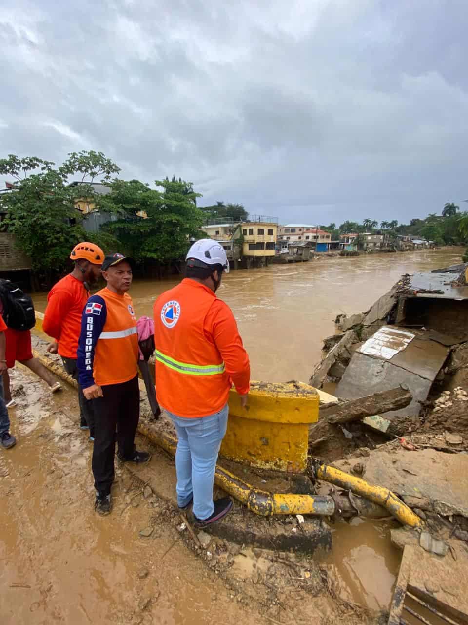 Fuertes aguaceros causan derrumbes en Gaspar Hernández.