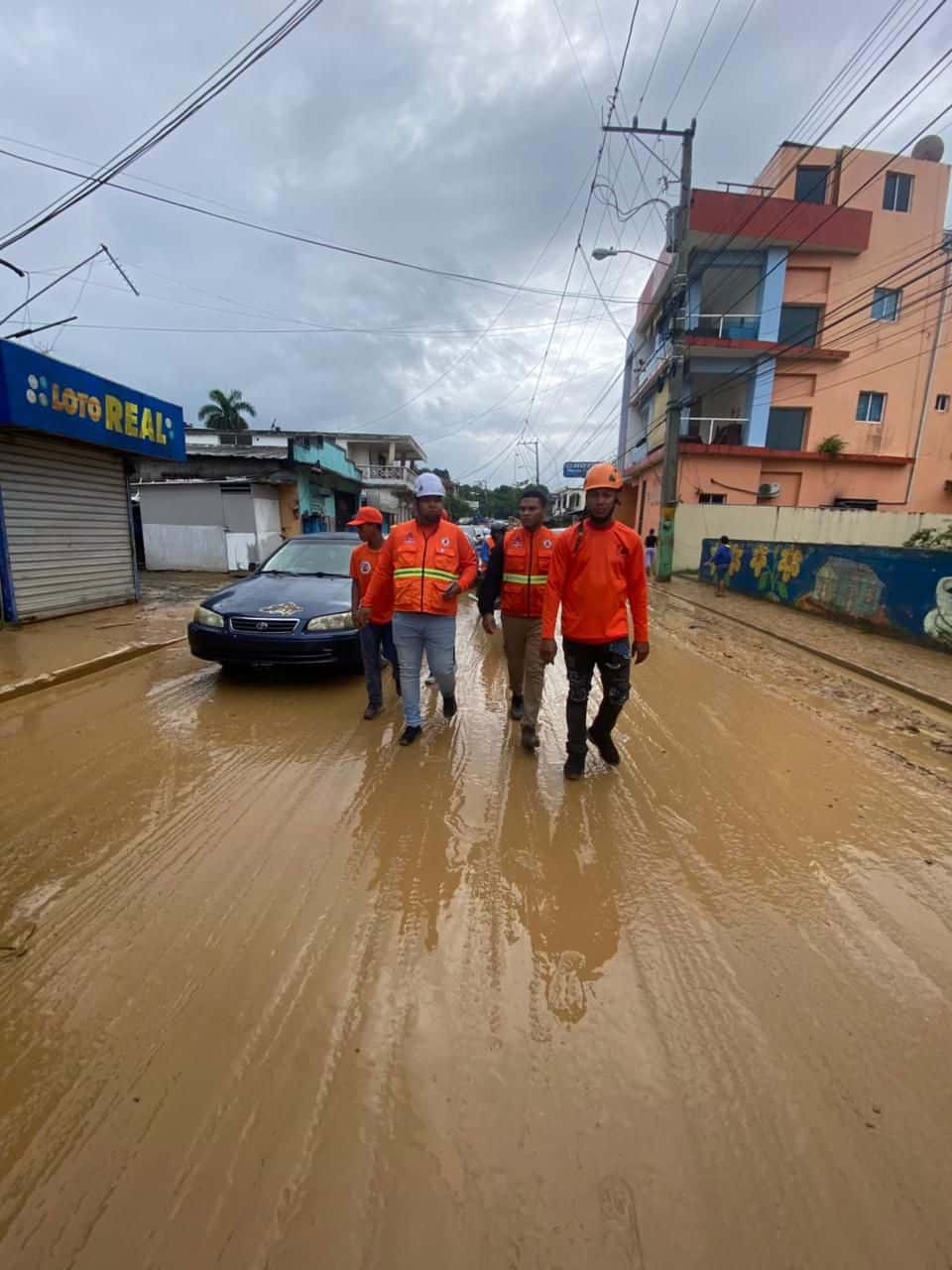 Fuertes aguaceros causan derrumbes en Gaspar Hernández.