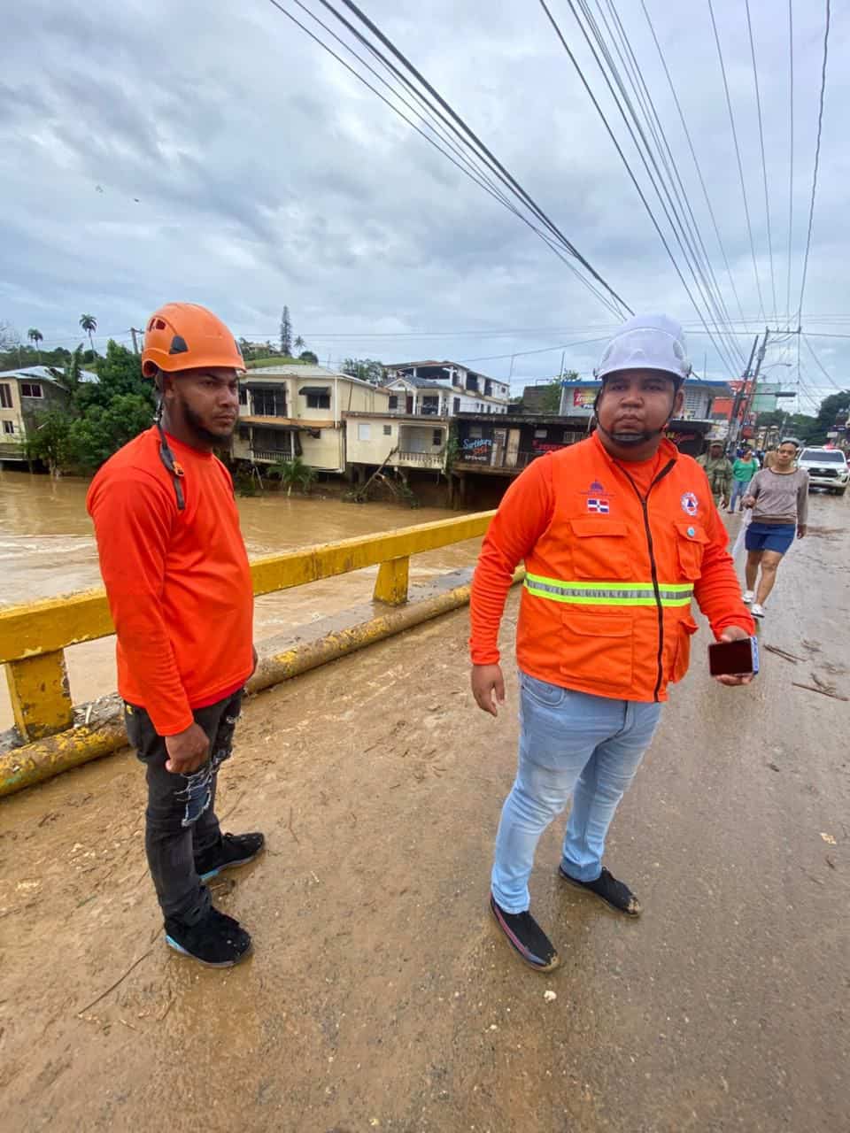 Fuertes aguaceros causan derrumbes en Gaspar Hernández.